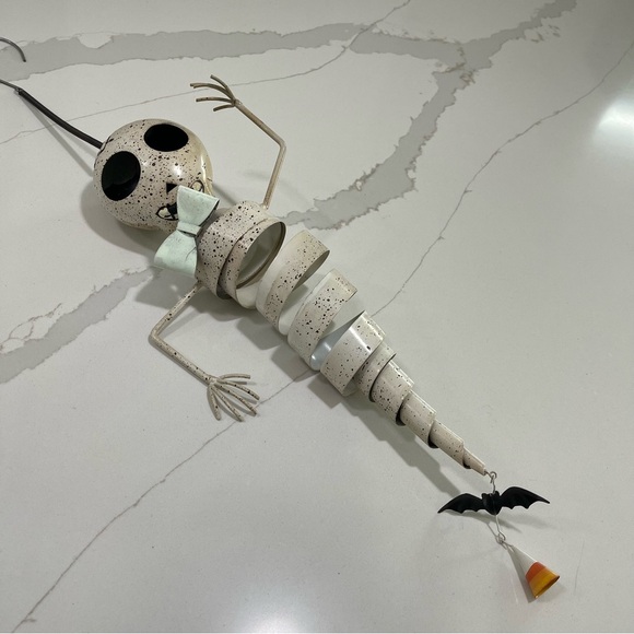 Happy Skeleton bouncy Door Decoration glow in the dark bow tie - Picture 3 of 9